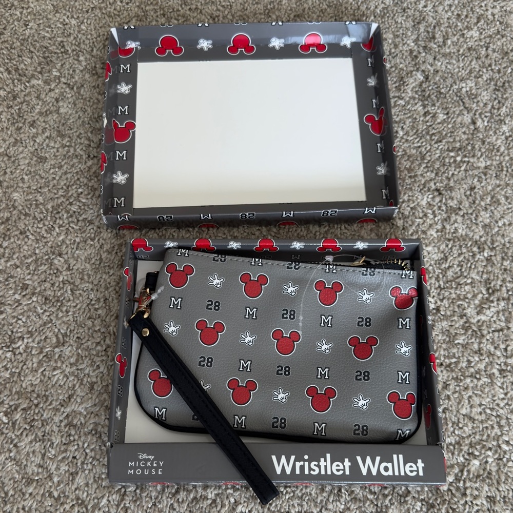 NIB NWT DISNEY Mickey Mouse Gray/Red Wristlet Wallet Bag Red Mickey White Gloves